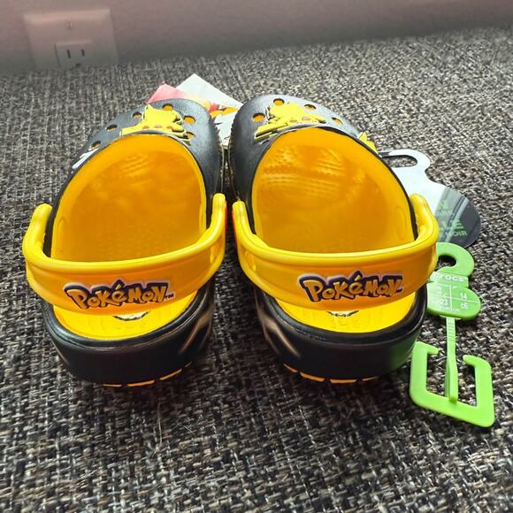 Pokemon Pikachu Crocs Size C6 New with Tags - Picture 2 of 4